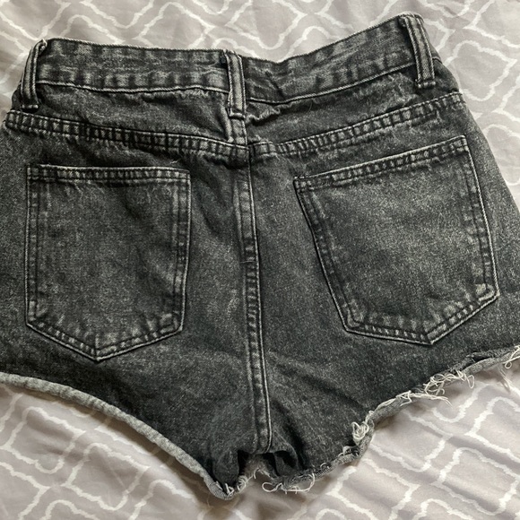 Black shein shorts - Picture 3 of 3